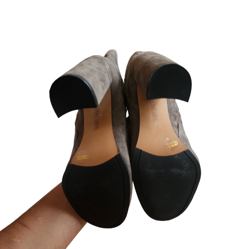 ☆VINCE CAMUTO GREYSTONE COW SPLIT SUEDE BOOTIES☆ - Picture 5 of 5